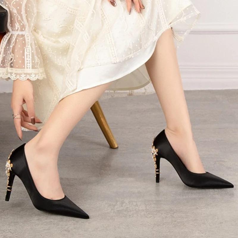 Fashion Women's High Heels Luxury Crystal Bridal Shoes Silk Dress Pumps Sexy Pointe Toe High Heels Fashion Wedding Shoes for Women Pumps