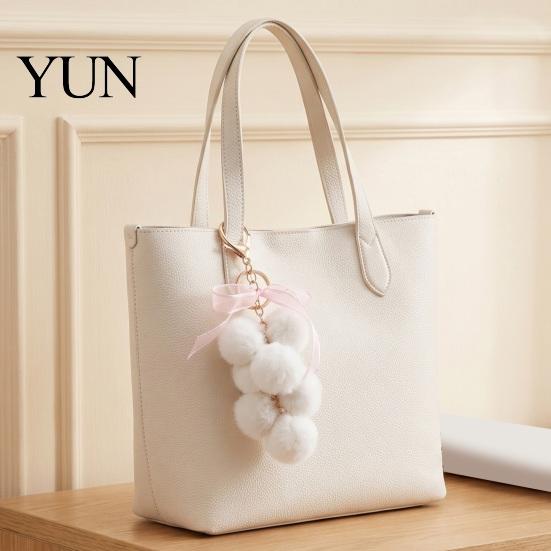 Grape Plushie Charm Plush Keychain for Handbags, Fuzzy Cluster Bag with Bow Bow, Decorative Fluffy Ball Keyring Backpacks and Purses Fruit