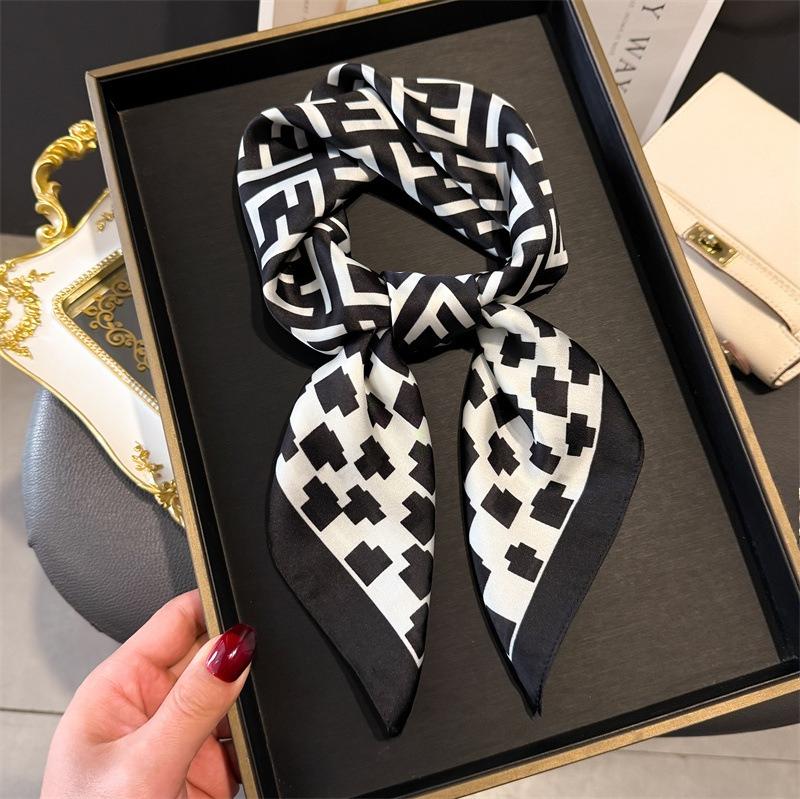 68Cm Checked Letter Printed Scarf Women'S New Spring And Summer Imitation Silk Square Scarf High-End Versatile Shawl Headscarf
