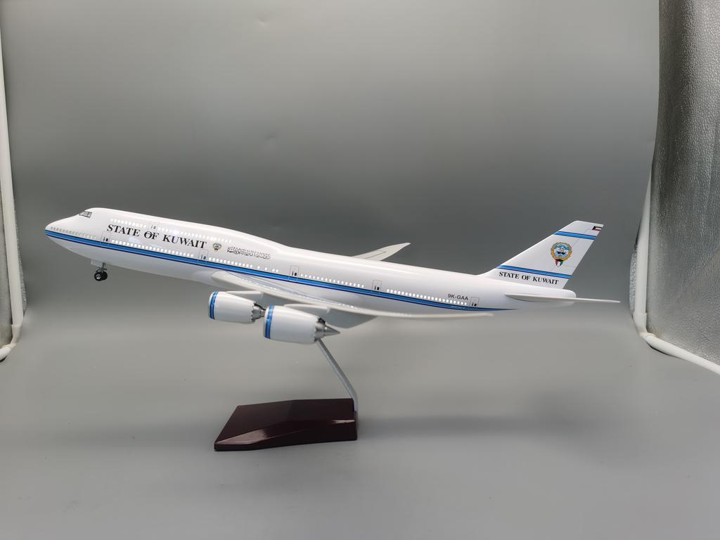 47CM Diecast Resin Plane Model 1/150 Scale Airplane 747 B747 State of Kuwait Airline Model LED Light & Wheel Landing Gear Decor