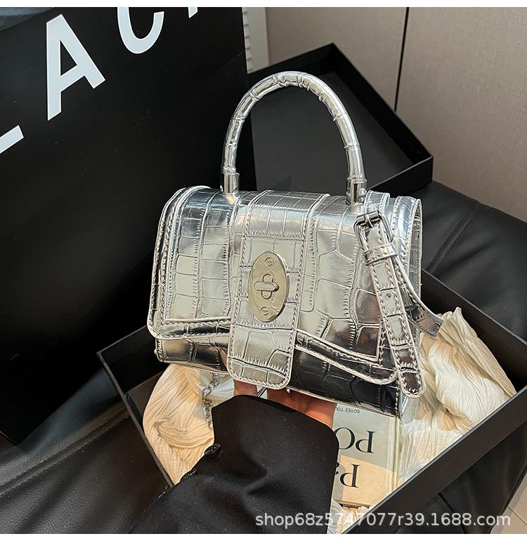 

Premium texture foreign style stone pattern locomotive bag women s 2025 new niche portable shoulder crossbody small square bag серебряный