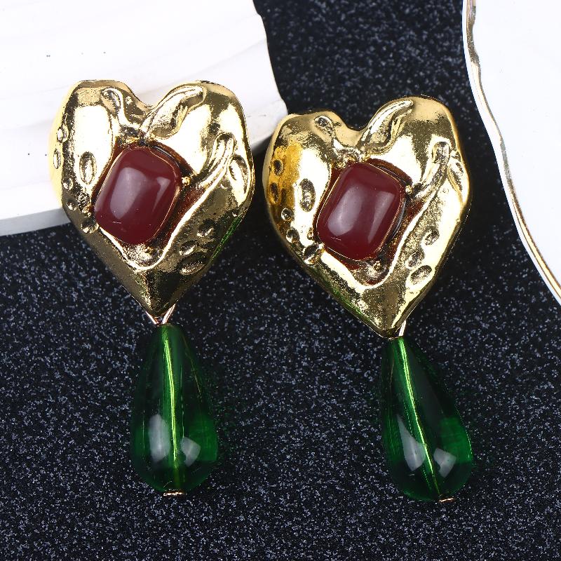 Vintage Emerald Green Teardrop Pendant Unique Drop Earrings Statement Heart-Shaped Earrings Retro Fashion Women S Jewelry Gift 01