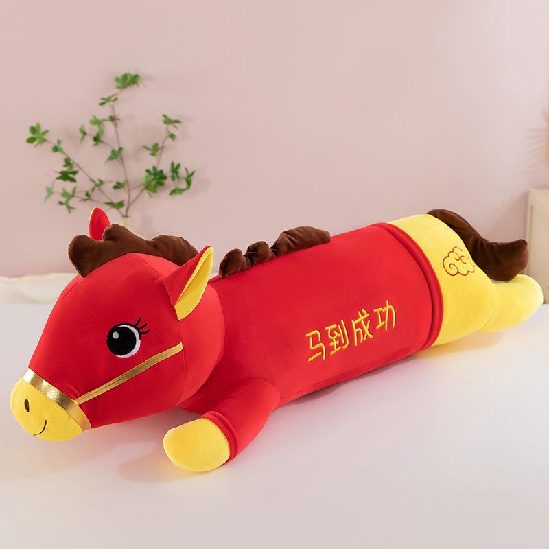 Neue Tierkreis-Pony-Puppe Maskottchen Jahr des Pferdes rotes Plüschtier wird bald gesegnet Puppe Neujahrsornament