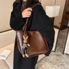 Retro Women's Large Capacity Fashion Tote: Versatile Textured Shoulder Bag for Autumn & Winter