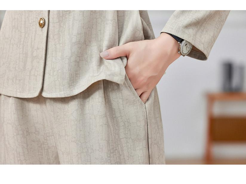 Mom's 2025 Spring Fashion: Stylish Two-Piece Set for Middle-Aged and Elderly Women