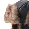 Dick gefütterte Trapper-Mütze mit PU-Außenschicht, strukturierter Zierleiste und Ohrenklappen für den Winter-Arbeitsweg und Reisen