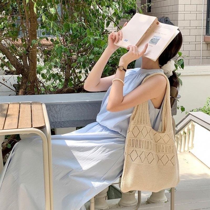 Simple retro hollow knitted handbag shoulder bag women's vest bag wool bag shopping new