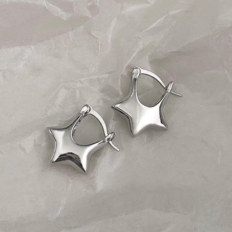 Simple Versatile Niche Design Sense Star Earrings Female Earrings Simple Wind INS Cold Wind Temperament Earrings Elegant Accessories Classic Jewelry