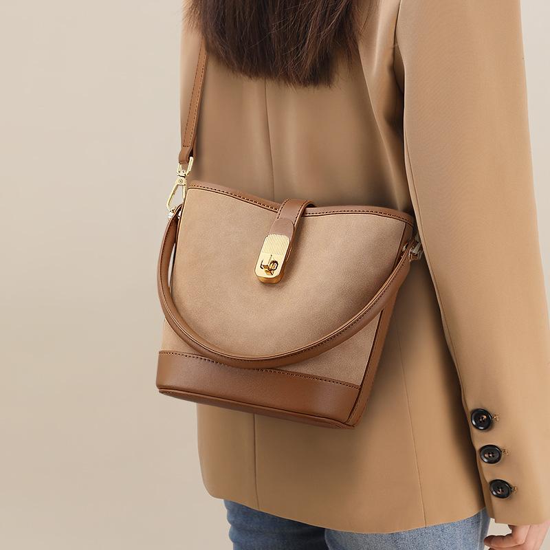 

Bucket bag women s new women s bag autumn and winter shoulder messenger bag large capacity fashion commuter handbag