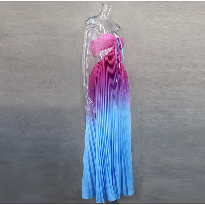 Летнее градиентное плиссированное женское платье с бретельками через шею без рукавов — фото 14