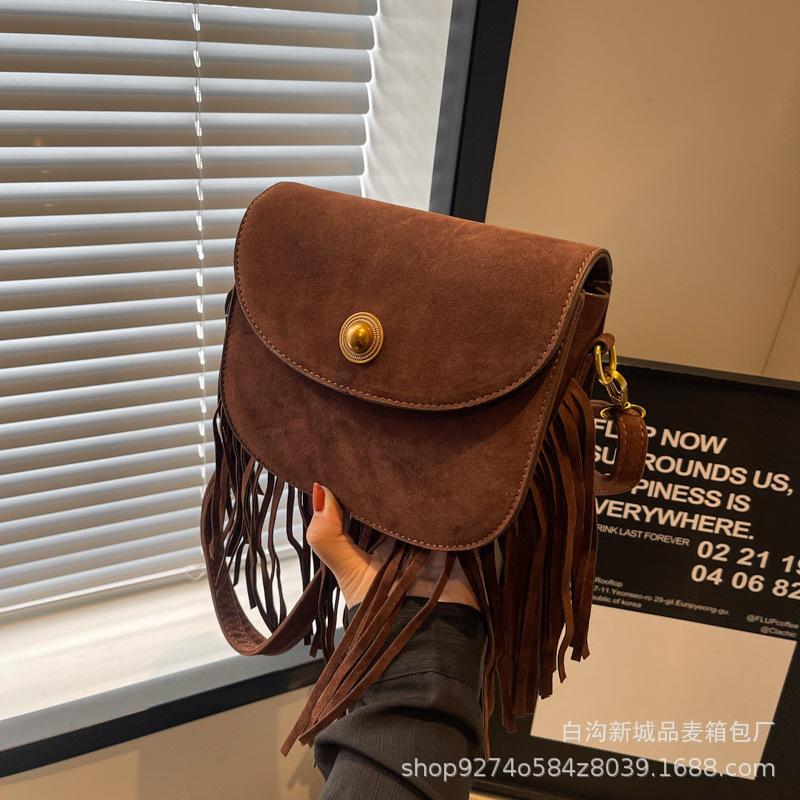 Fashion retro small bag women's 2025 new trendy niche design fringed bag foreign style messenger suede saddle bag