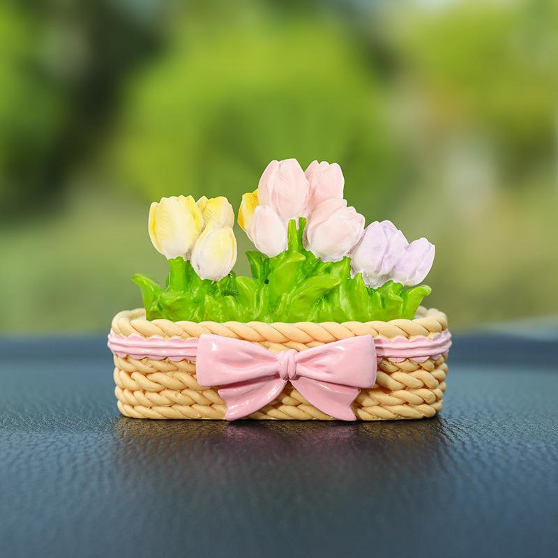 Hyacinth Multi-leaf Small Figurine, Cartoon Mini Car, Center Console Decoration, Strawberry Cute Car Accessory Figurine