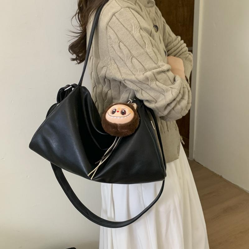 Retro bag women's large capacity 2025 new autumn and winter versatile shoulder messenger bag popular commuter pillow bag this year