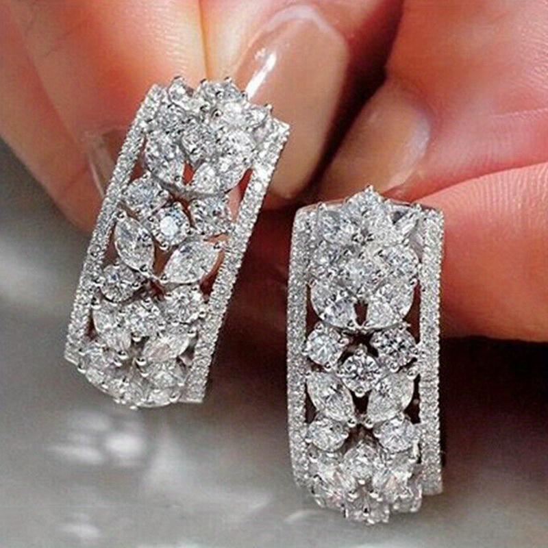 1 Pair, Fashionable, Inlaid with Synthetic Zircon, Hollow Engraved Earrings.