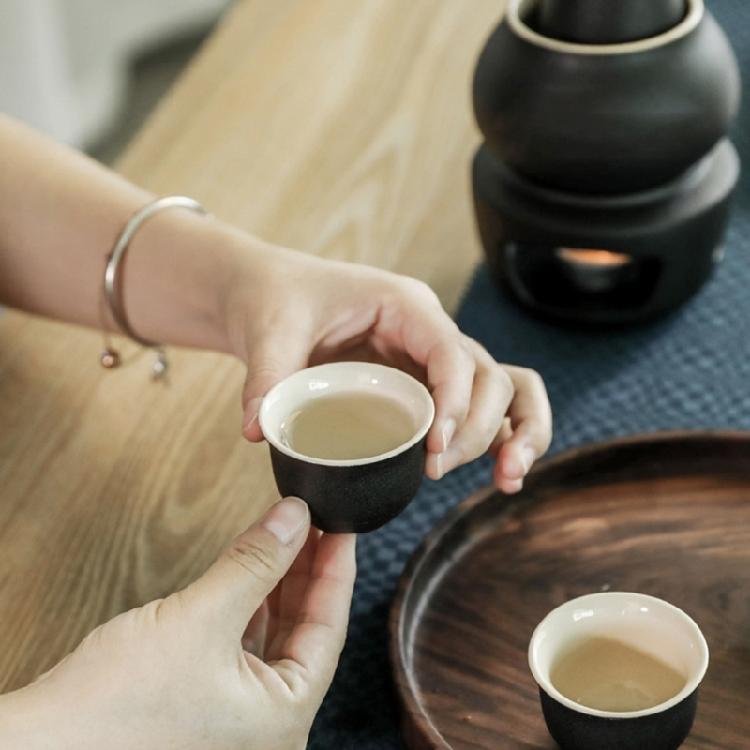 Japanese Drinking Set Contains Heat Resistant Sake Carafe Bottle 4 Cups Warmer Candle Stove Birthday Housewarmings Gift