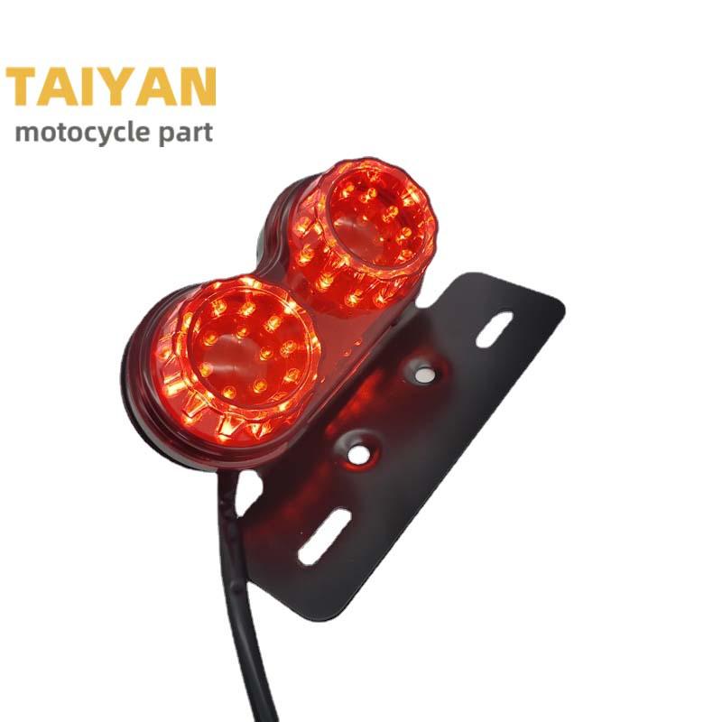 

Retro Dual-Eye LED Taillight for Motorcycle, ATV, and Cruiser красный