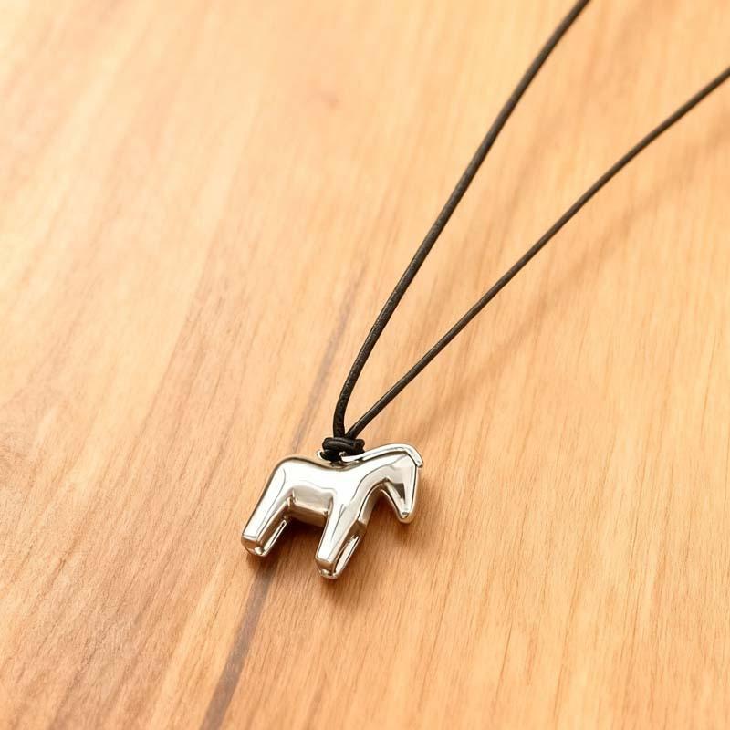 Funny Smooth Surface Metallic Cartoon Horse Flower Pendant Necklaces for Women Long Adjustable Wax Rope Chain Chokers