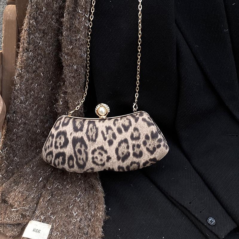 2025 Personalized Fashion Leopard Print Small Bag Women's Dinner Bag Clip Box Bag Mouth Gold Bag Banquet Chain Messenger Bag