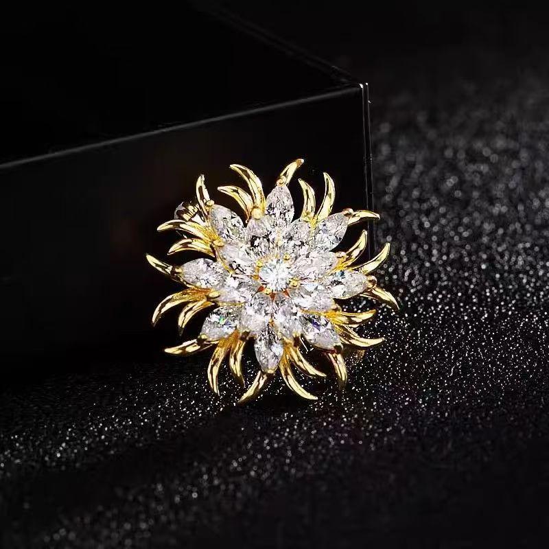 Elegante Perlen-Strass-Brosche: Damen Exquisite Brosche im Stil kleiner Duft und Seidentuch-Schnalle