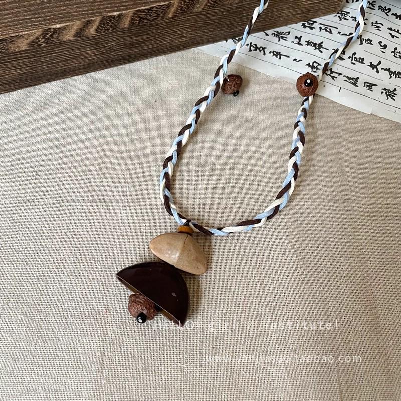 Retro Chinese Tassel Necklace: Unique Ethnic Style Women's High-End Clavicle Chain.