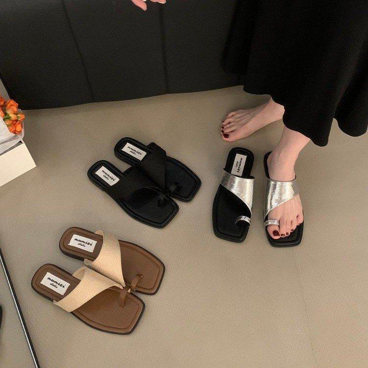 Flat-bottomed set of toe slippers for women to wear in summer 2024 new Korean version of retro fairy style casual seaside beach sandals