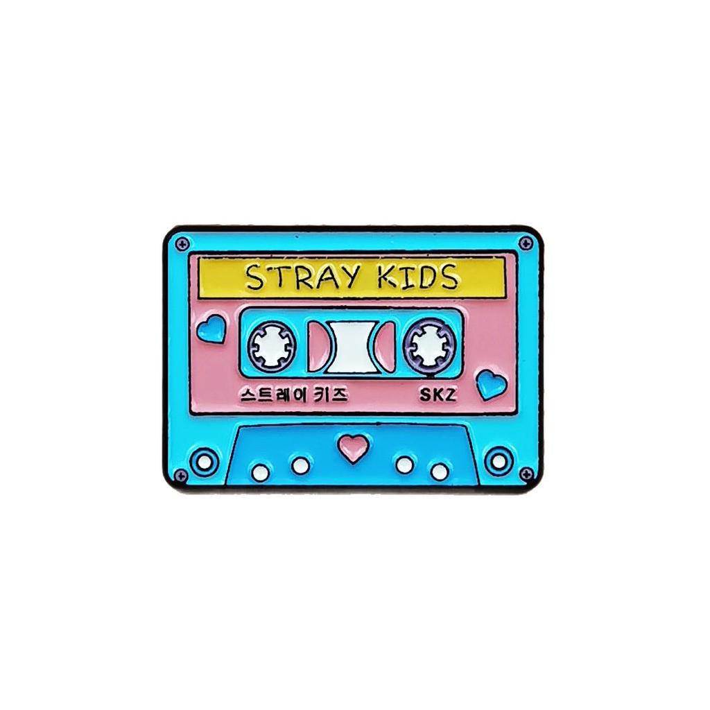 Cartoon Cassette Tape Brooch: Cute Heart-Geometric Drip Oil Alloy Badge for Backpack Decoration.