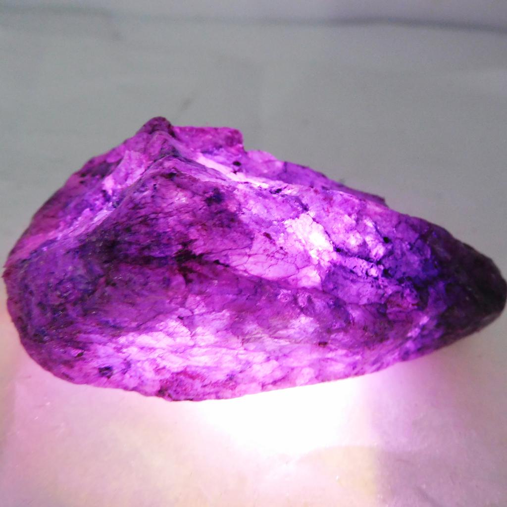 CERTIFIKOVANÝ Fialový Safír Hrubý 147,90 ct Přírodní Ne broušený Volný Drahokam