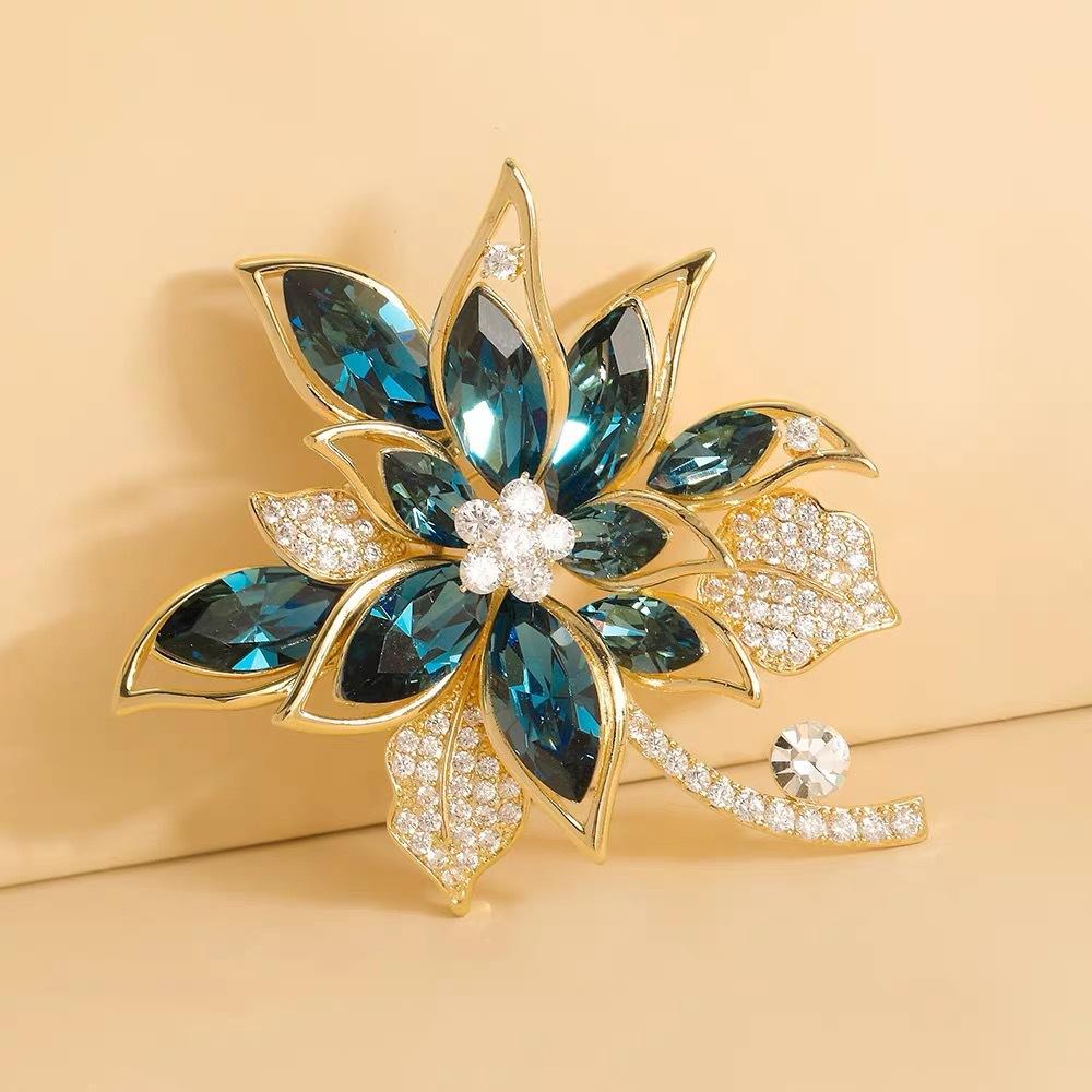 Elegant Flower Brooch Pin for Women Fashion Crystal Pin Clothes Suit Accessories Jewelry Gifts