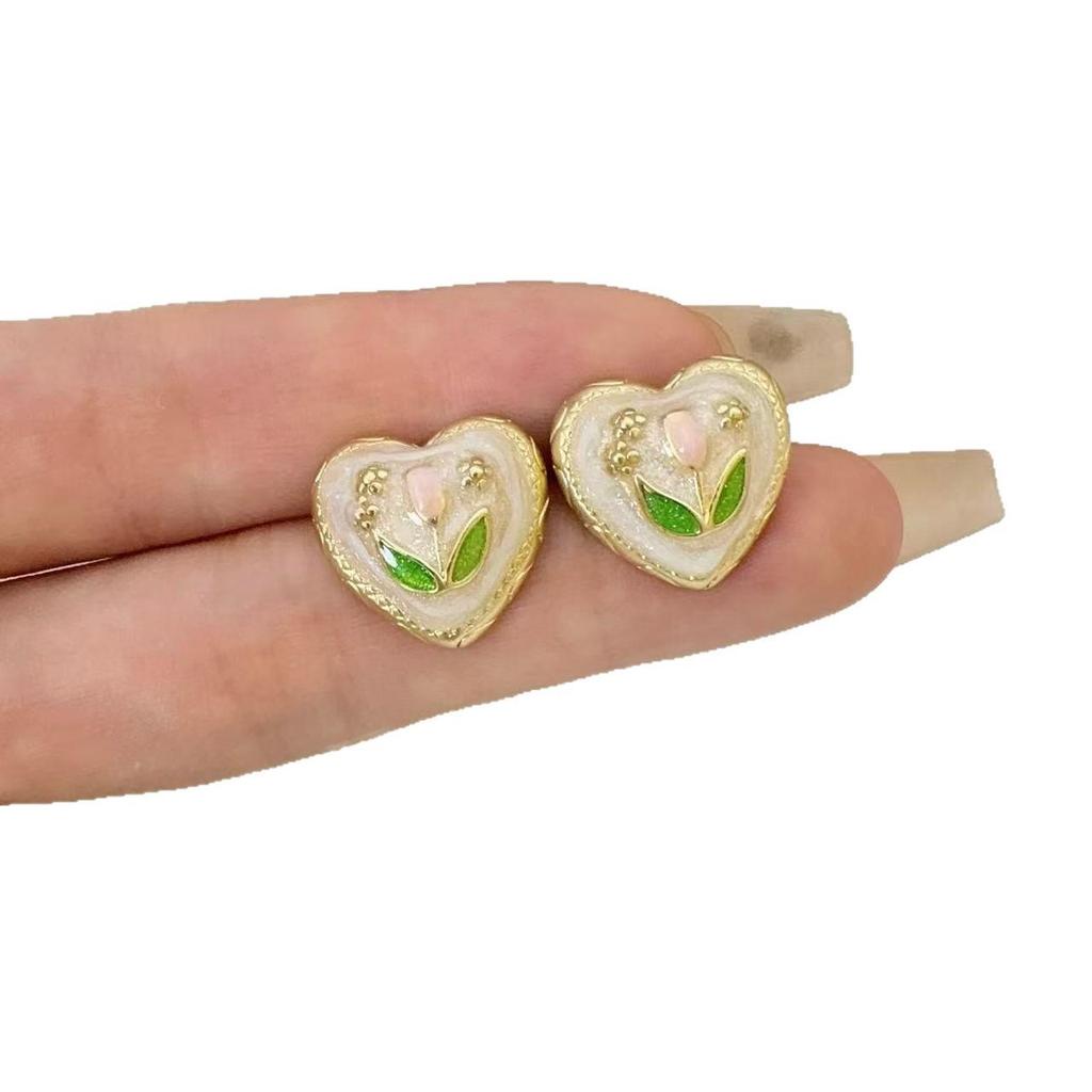 Fresh Tulip Heart Stud Earrings: Elegant and Versatile Women's Fashion Accessory