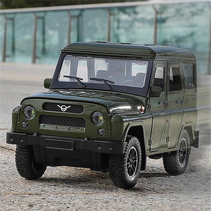 1/18 Scale UAZ Hunter Alloy Car Model Diecasts Metal Off-road Vehicles Car Model Sound and Light Simulation Collection Kids Toys Gifts