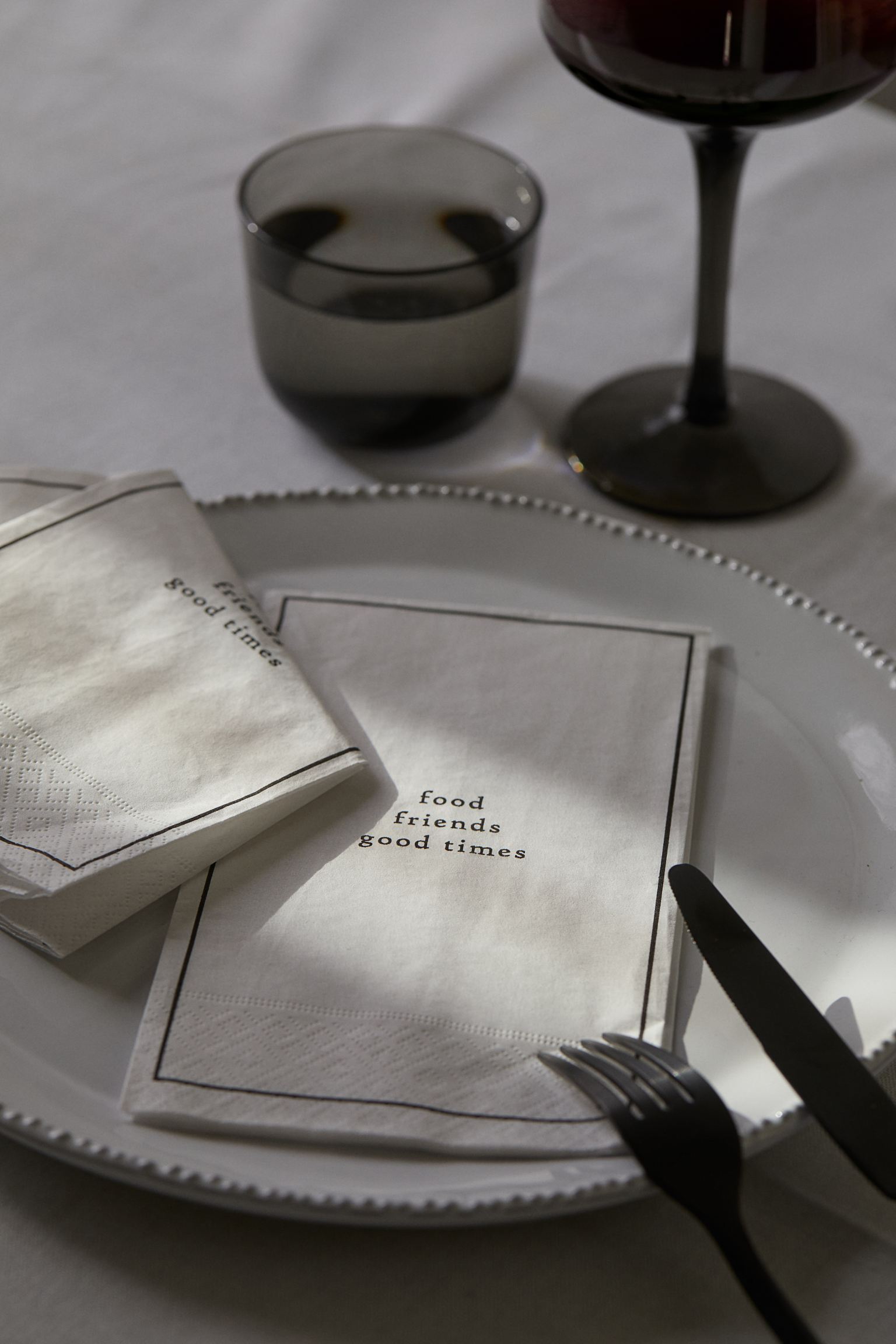 

15-pack paper napkins