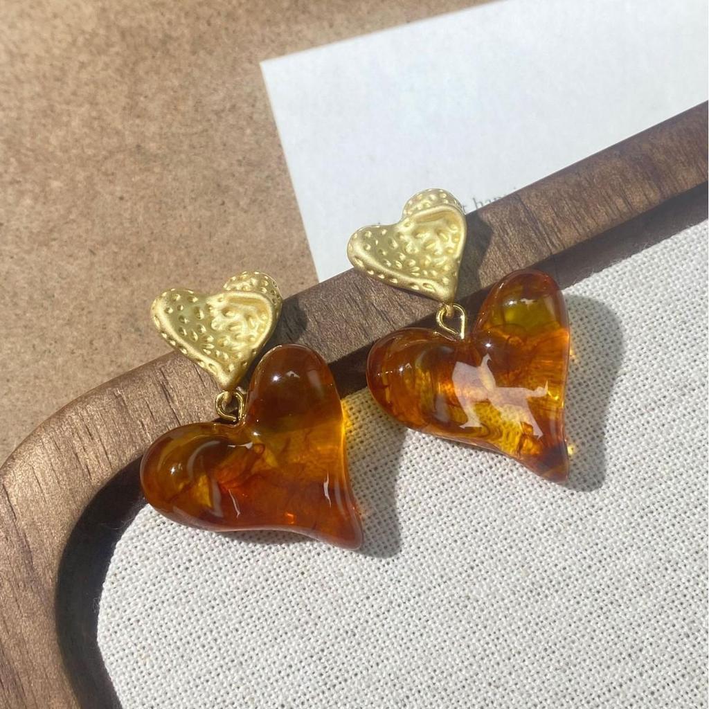 French Maillard Amber Heart Pendant Earrings – Luxe Sweet Design Matte Gold Studs for Women