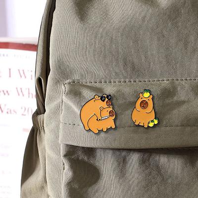 Pines de esmalte de capibara y yuzu, insignias personalizadas, joyería de animales, regalo para amigos.