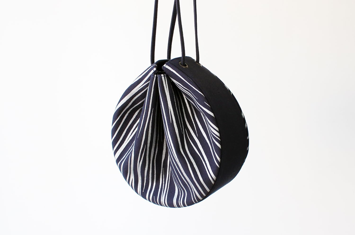 

Yamamoto Jin Shoten KYOTO BLUE PREMIUM 3-Way Canvas Droplet Bag, Silver [4929-A] Made in Japan, Japanese Pattern, Inbound Souvenir