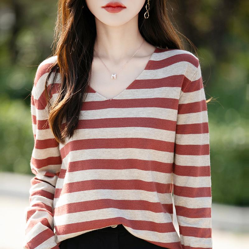 Autumn V-Neck Velvet Knit Pullover: Women's Short Sleeve Striped Sweater, Loose Fit, Korean Style