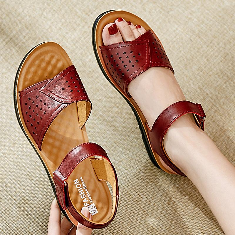 

Модные сандалии для мамы среднего возраста Летние женские сандалии Шлепанцы Плоский каблук Мягкая подошва Обувь для пожилых женщин Женская обувь Сандалии Богемная обувь 41 красный
