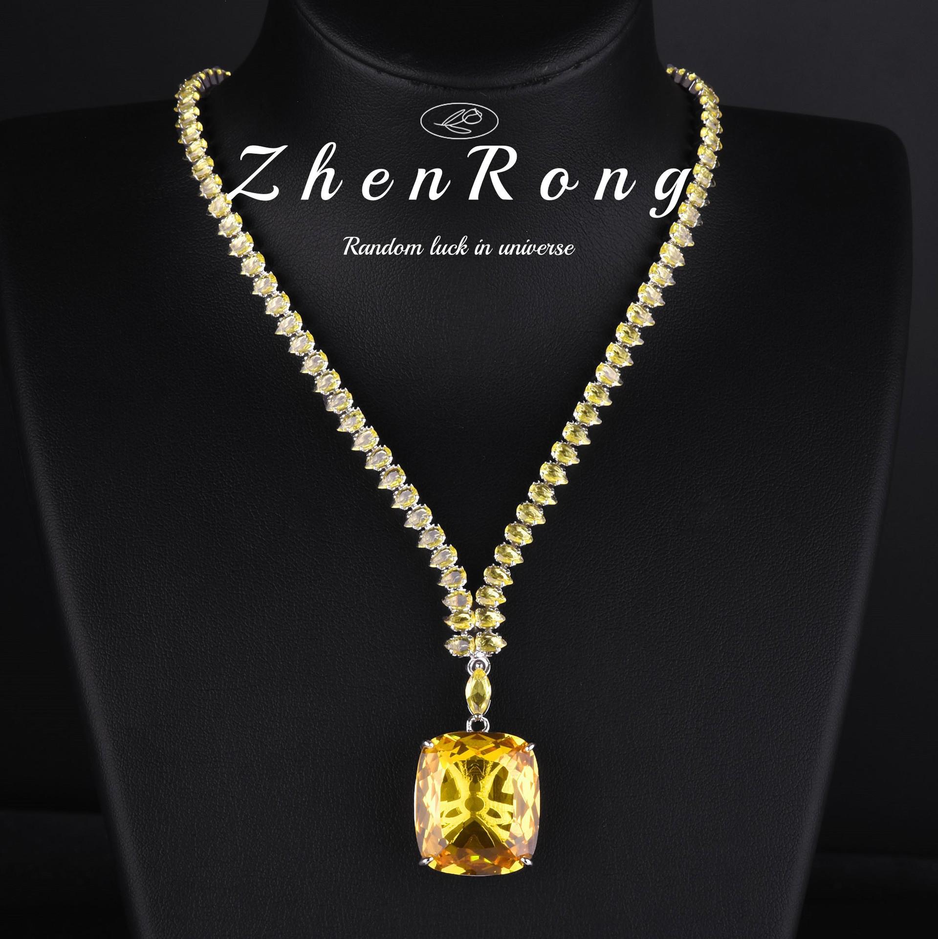 

Намисто з аквамарину та топазу 20 карат, кільце з параїбою та сережки з королівськими синьо-жовтими діамантами