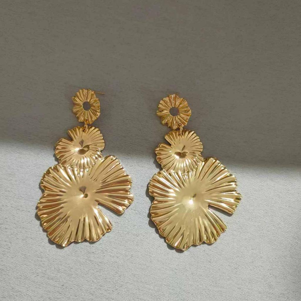 European-American Geometric Pleated Earrings for Women - Luxurious, High-End, Bold Statement Jewelry