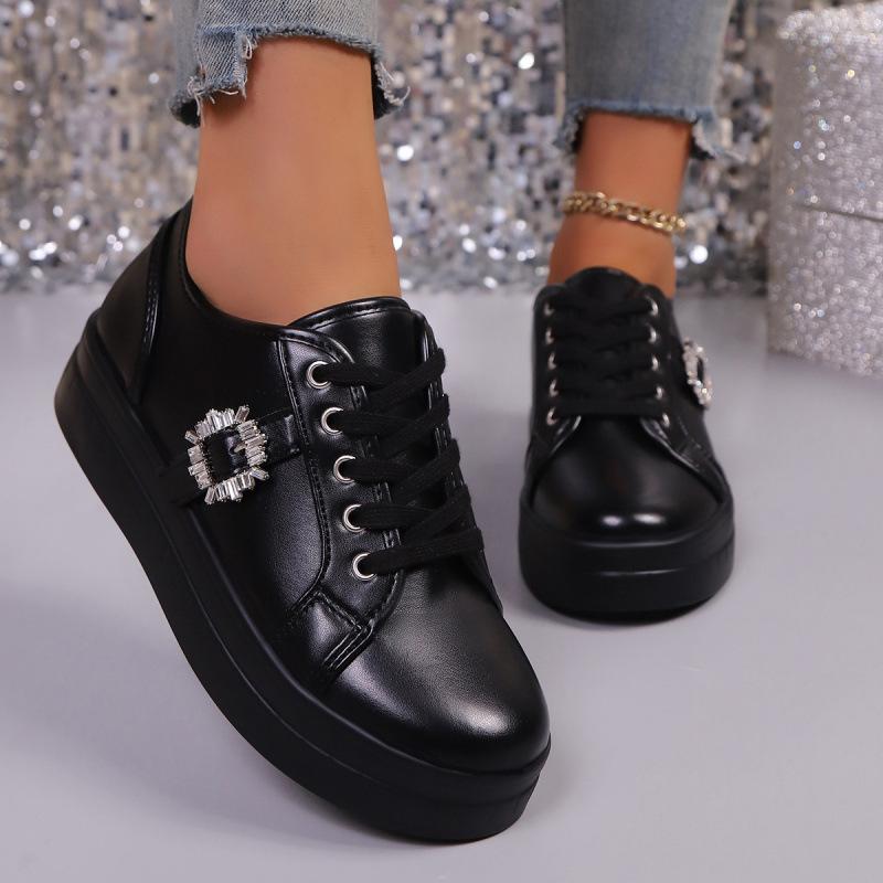 Glossy platform shoes, sports and leisure shoes, fashionable buckle decoration, blessing casual and comfortable board shoes