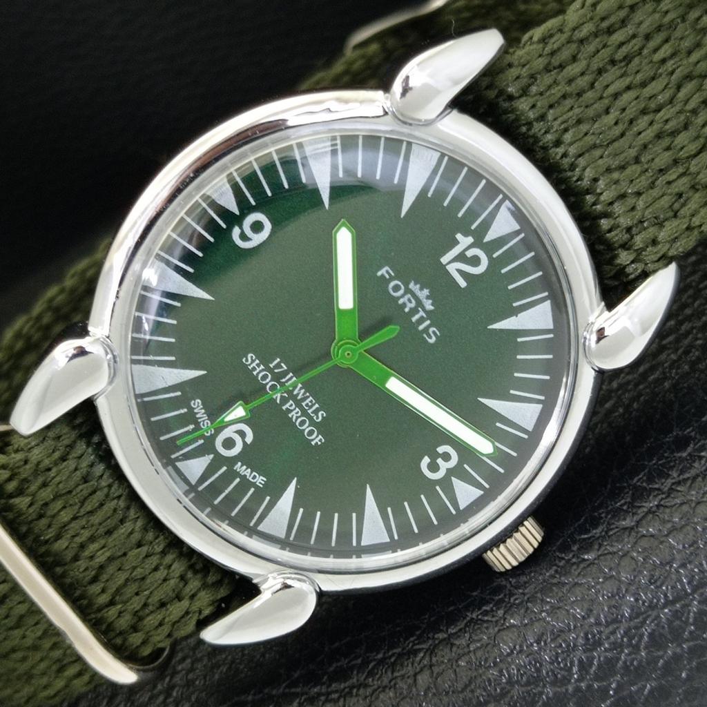 VINTAGE HAND-WINDING SWISS MENS REFURBISHED GREEN COLOR DIAL WATCH a700885-5 R205a-a700885