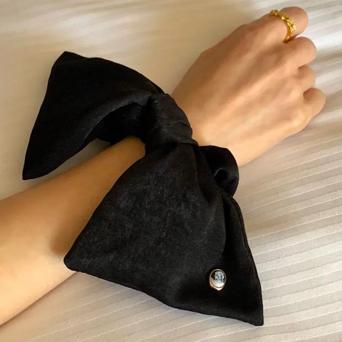 Cameo Satin Ruffle Scrunchie [Black]