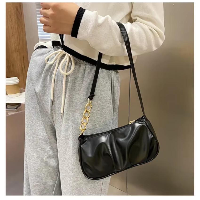 1 Stück Neue Mode und Minimalistischer Trend Tragbare Umhänge-Schultertasche Unterarm Kleine Quadratische Tasche Plissierte Tasche für Frauen im Herbst LS