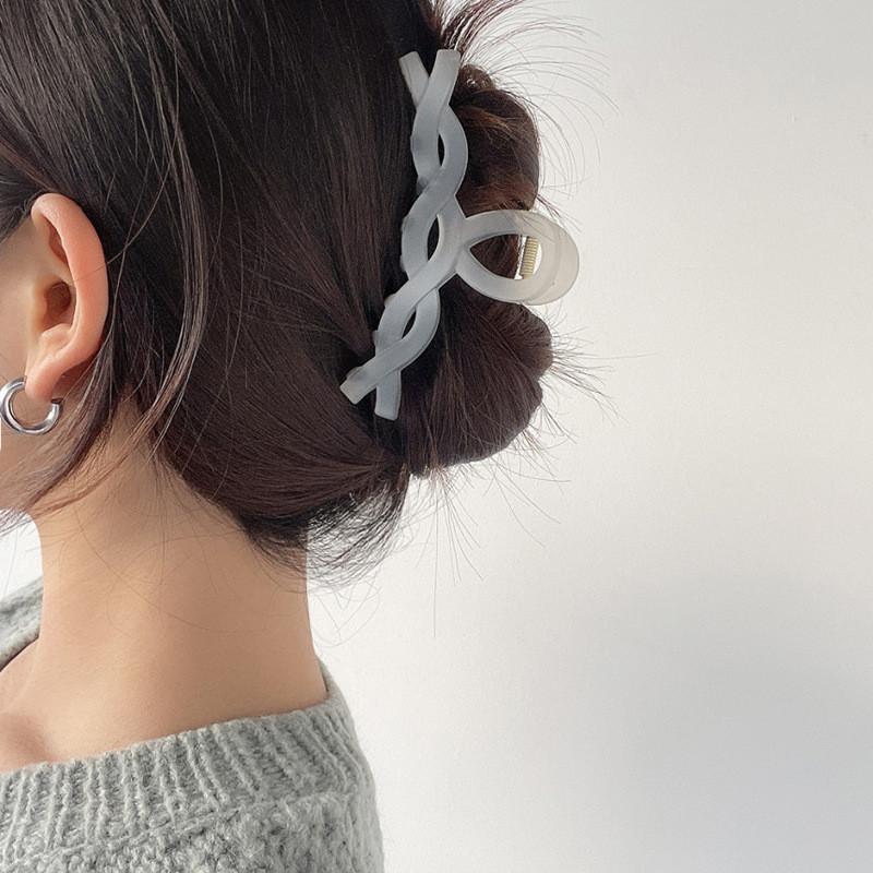 Elegant Retro Geometric Frosted Hair Clip Colorful And Unique Hair Claw For Girls