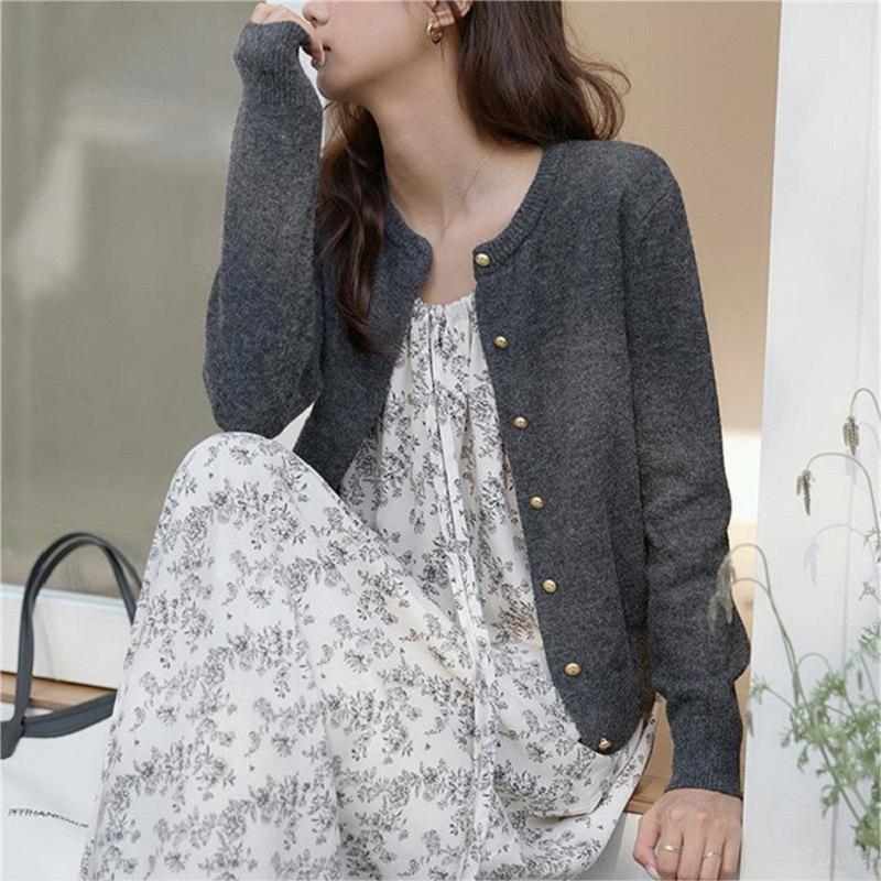 Retro gentle wind small gold buckle knitted sweater women's cardigan spring and autumn new thin women's jacket soft waxy versatile