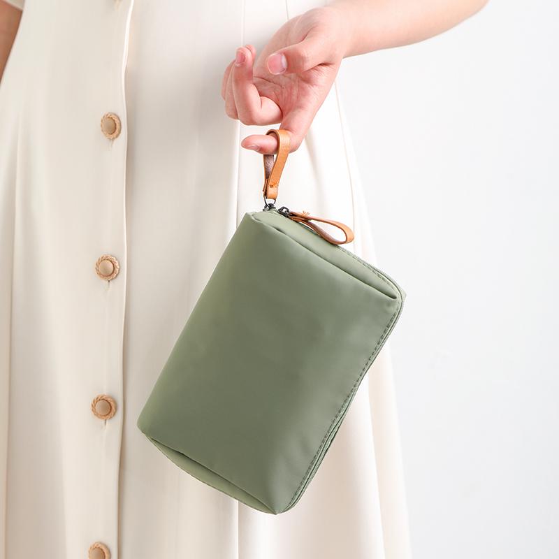 Trendy Portable Mini Cosmetic Bag for Women – Stylish Travel Makeup and Lipstick Storage