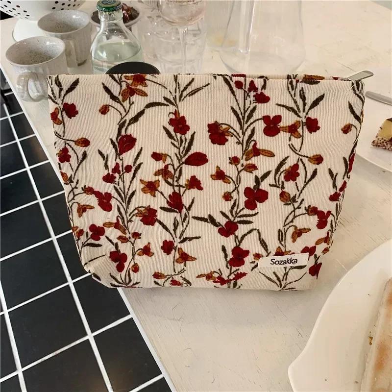 Cosmetische Tas Pouch voor Vrouwen Borduurwerk Margriet Bloemen Koreaans Reis toilettas Tas Schoonheid Make-up Pouch Organizer Etui
