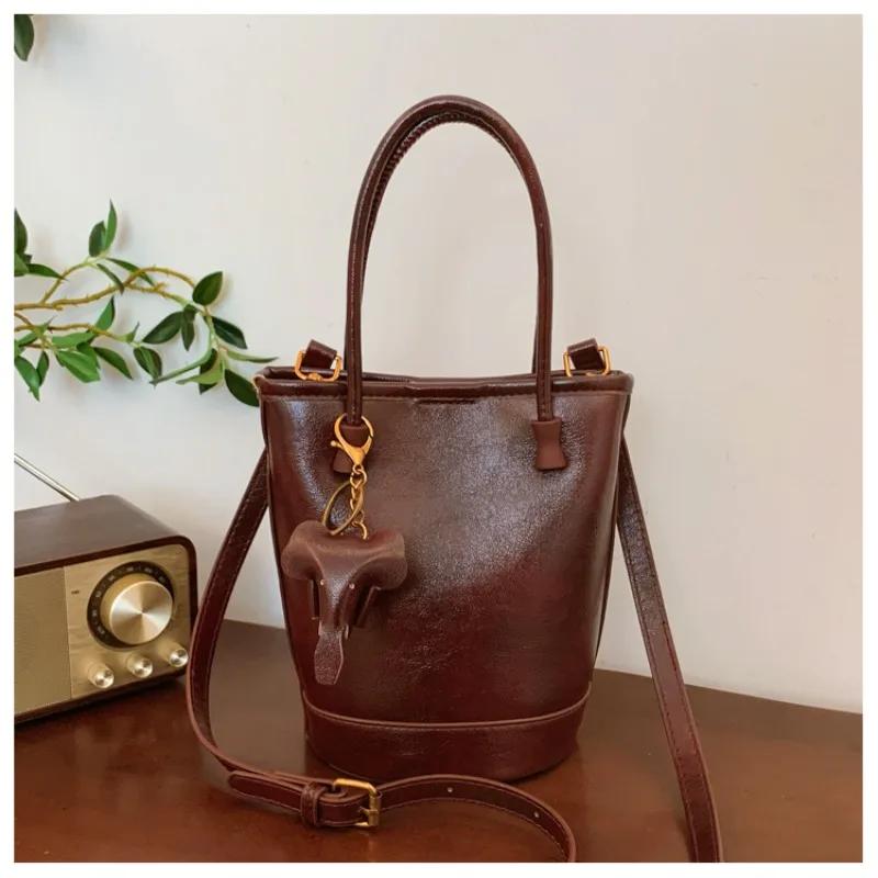 Versatile Feminine Shoulder Bag  Elegant Crossbody Bag for Work  Small Portable Shoulder Bag  New