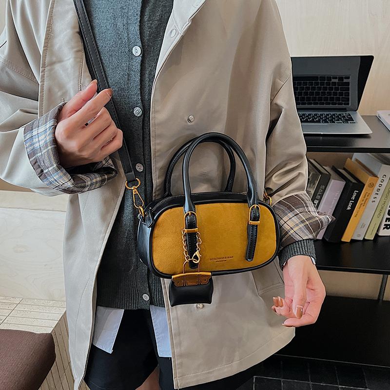 Popular Autumn and Winter Retro Underarm Bowling Bag Women's Niche Bag Black Bag