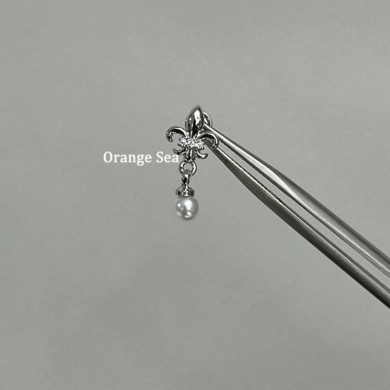 Iris Pearl Ear Cuff: Elegant Silver Lock Earrings for Daily Wear