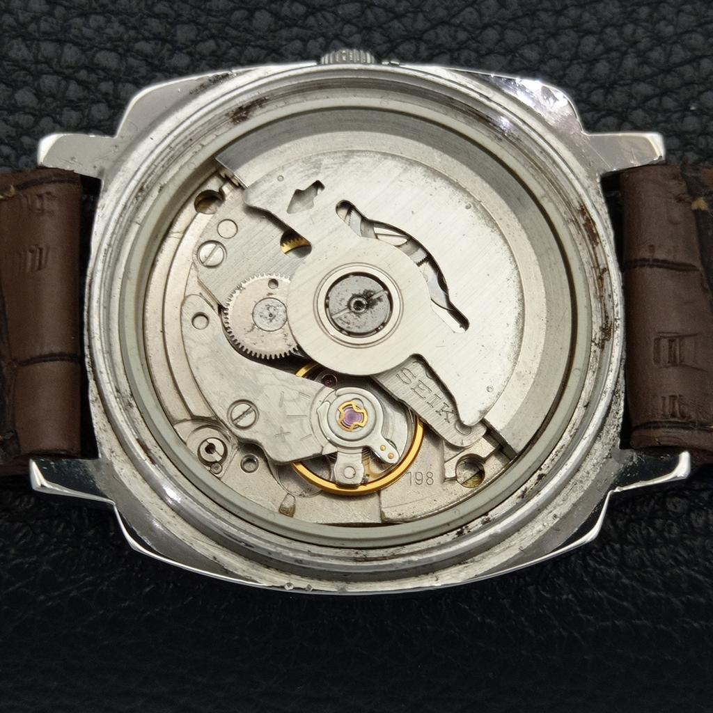 VINTAGE SEIKO 5 AUTOMATIC JAPAN MENS WHITE COLOR DIAL WATCH a701201-5 R206a-a701201